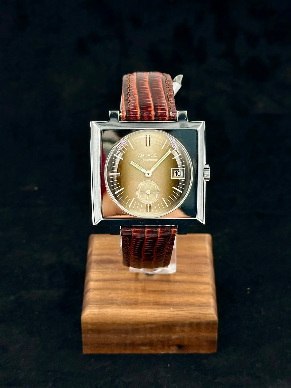 Vintage Cuadrado Antimagnetic